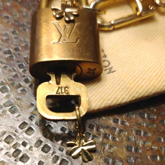 Louis Vuitton Lock & Key #317 w/Pochette Clasp & 24" Gold Chain & Clover Charms - Picture 16 of 16